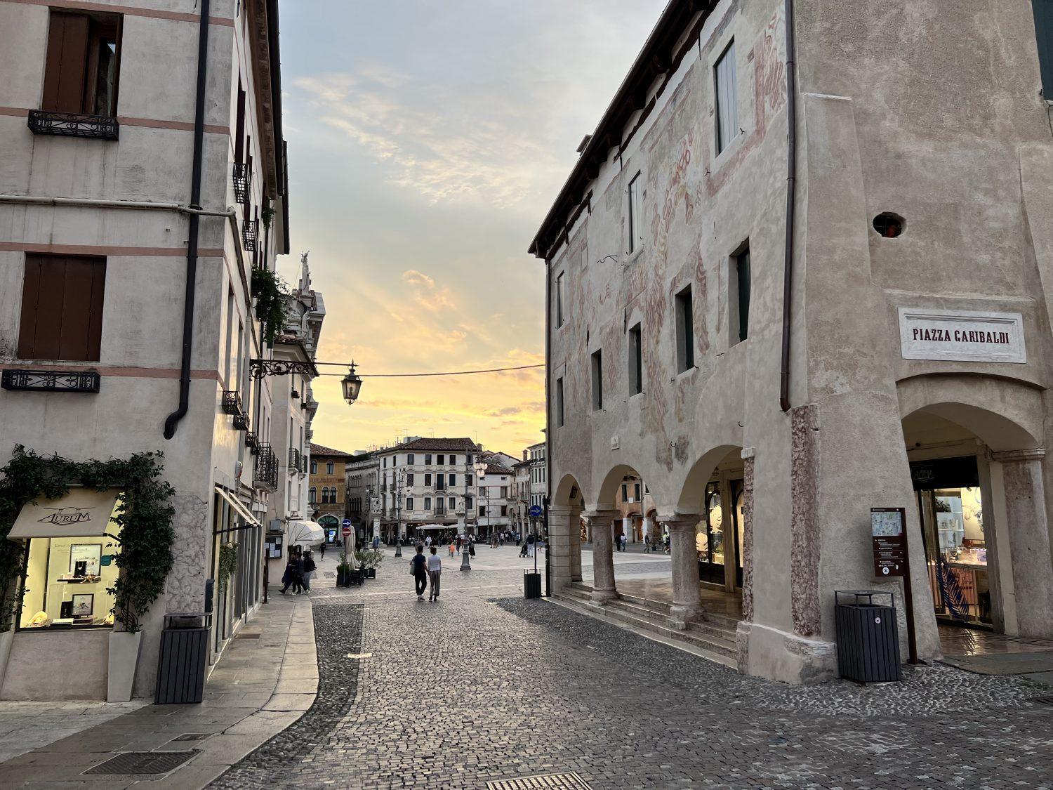 Ponte Vecchio, Elegante Appartamento A Due Passi Dal Centro Bassano del Grappa Exterior foto